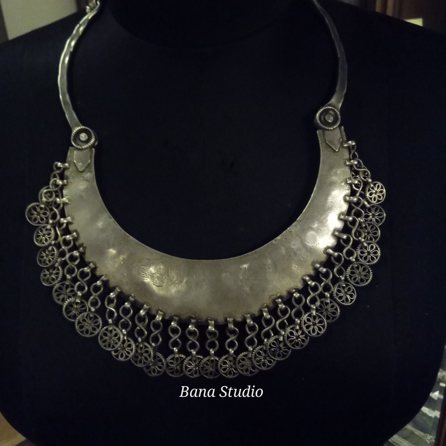 Awadh Sil Hasli Bana Studio