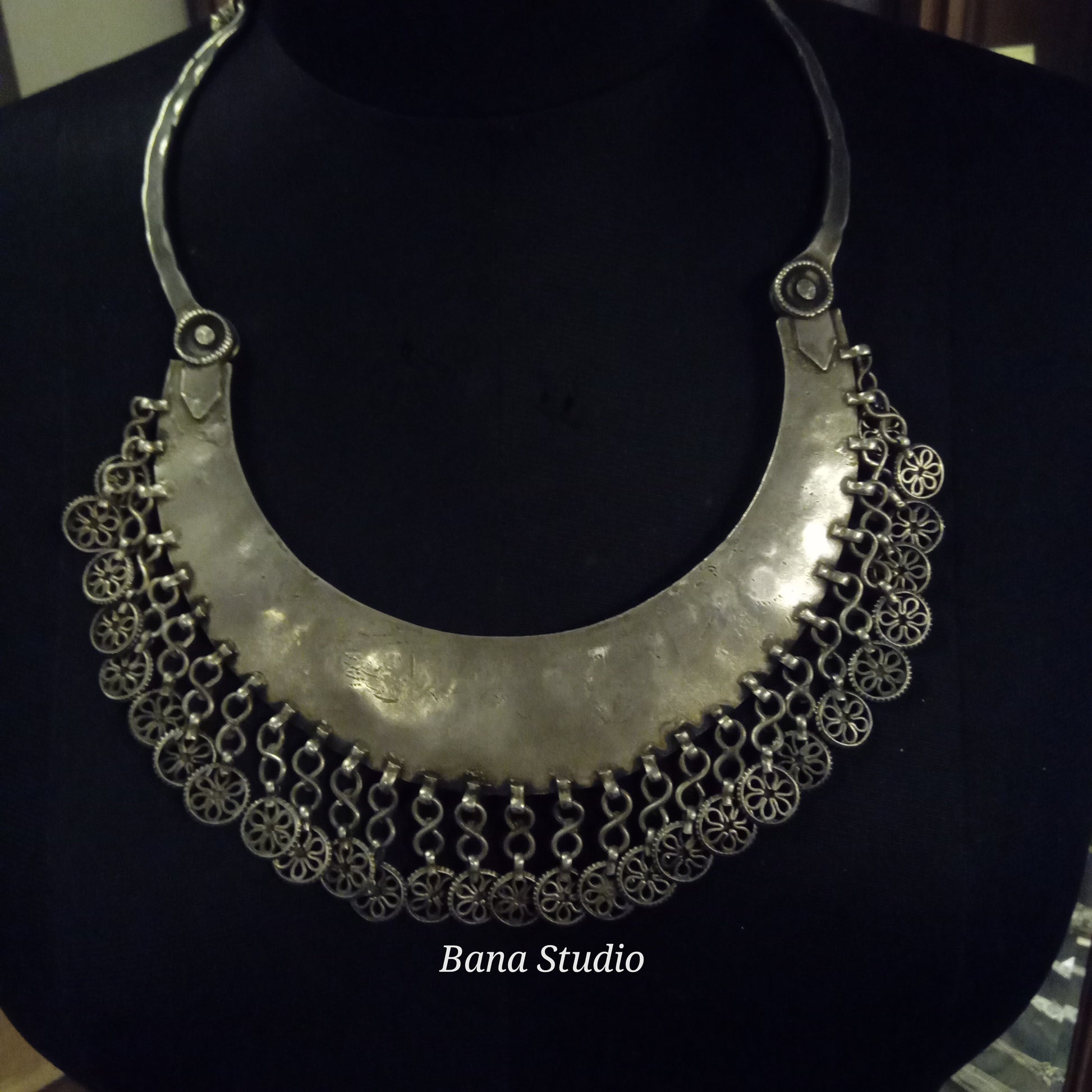 Awadh Sil Hasli Bana Studio