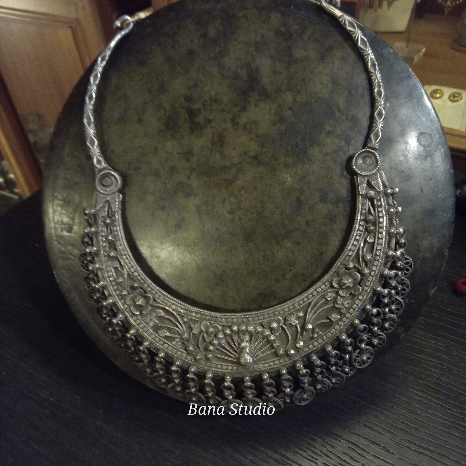Awadh Sil Hasli Bana Studio