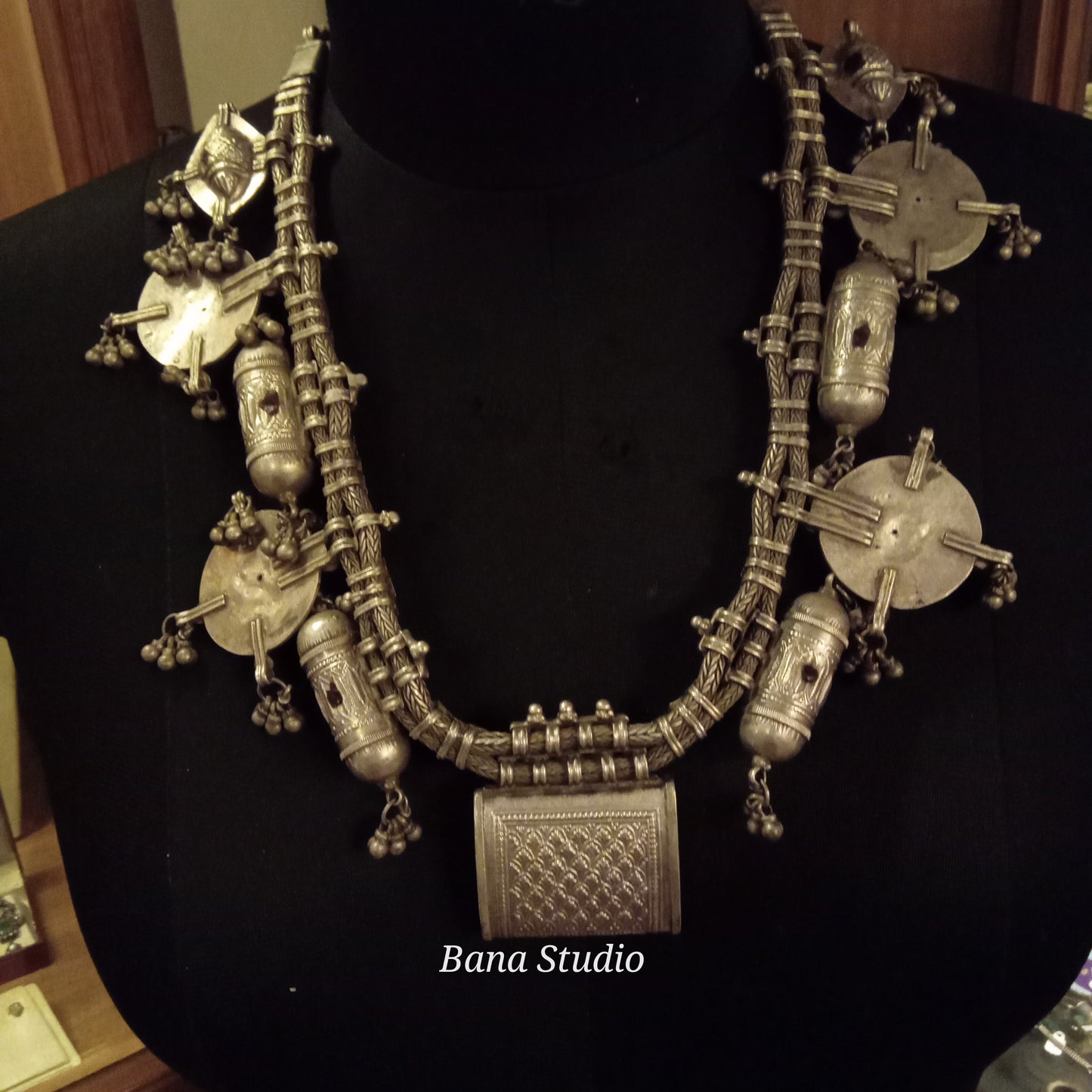 Jantar Sil Necklace