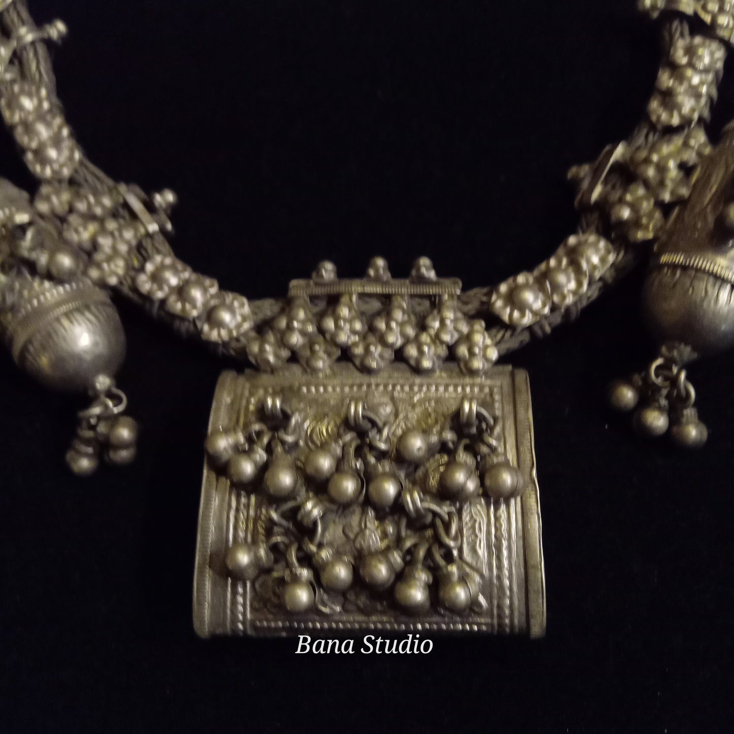 Jantar Sil Necklace