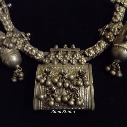 Jantar Sil Necklace