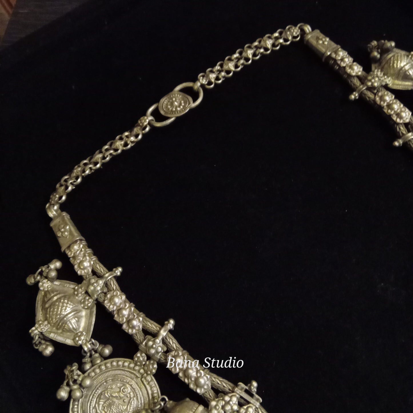 Jantar Sil Necklace