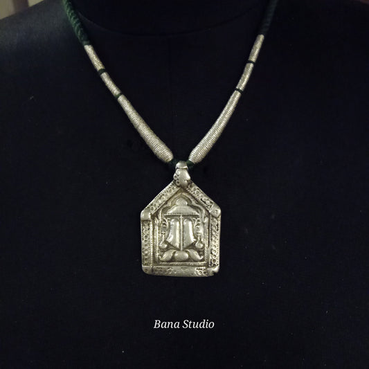 பழங்குடி தொங்கல்