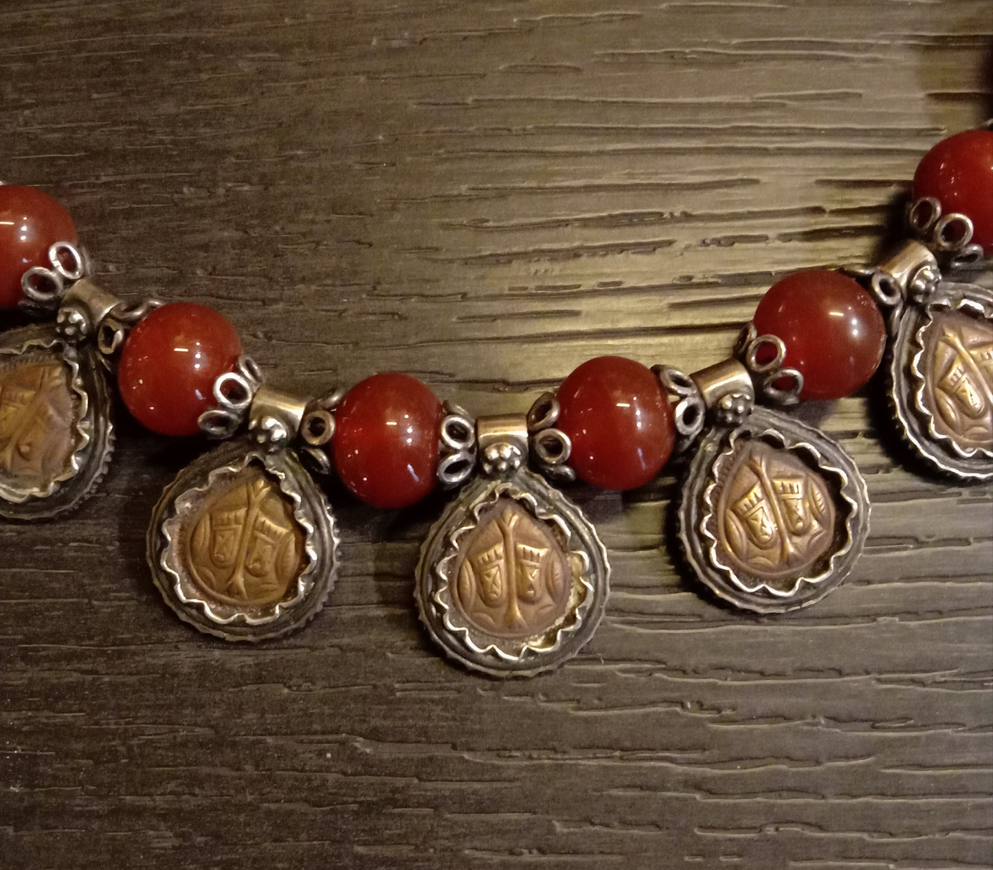 Made up Necklace Bana Studio